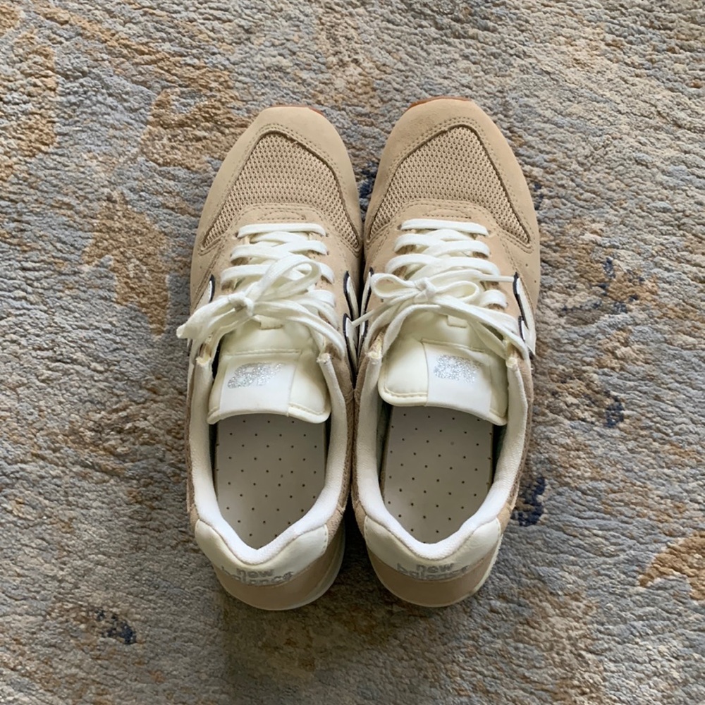 New Balance 996 women's sneakers